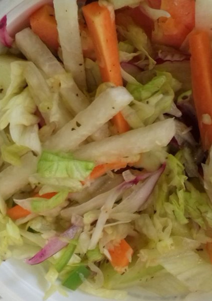 Una foto de Ensalada de cuaresma campesina para acompañar filete de pescado empanizado