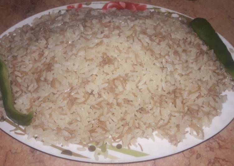 رز قصير مع شعيرية