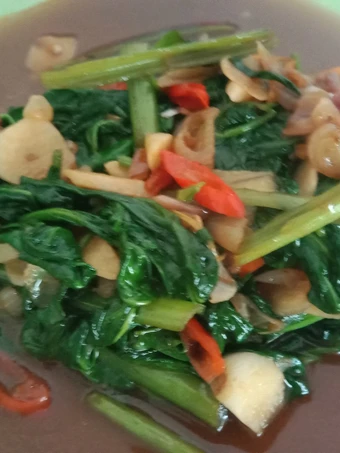Langkah Gampang Membikin Resep 305. Tumis kangkung saus tiram ala resto yang Lezat Anti Ribet, Uenak Banget