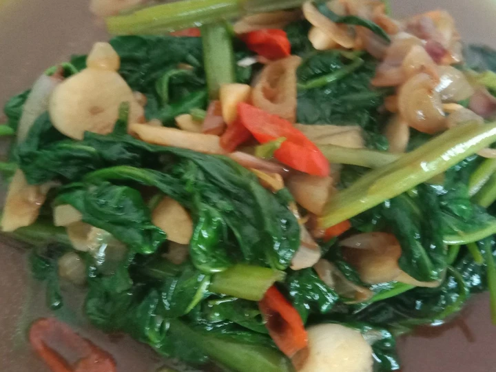 Langkah Gampang Membikin Resep 305. Tumis kangkung saus tiram ala resto yang Lezat Anti Ribet, Uenak Banget