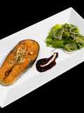 SP.0932 - Cá Hồi Áp Chảo Sốt Dâu Tằm & Salad Giấm Mè