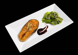 SP.0932 - Cá Hồi Áp Chảo Sốt Dâu Tằm & Salad Giấm Mè