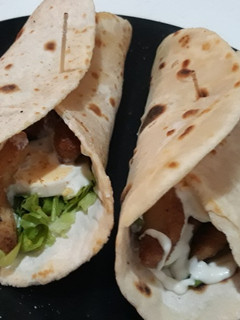 Una foto de Pan de pita griego relleno