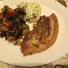 A picture of Broccoli &spinach salad with fried pork.