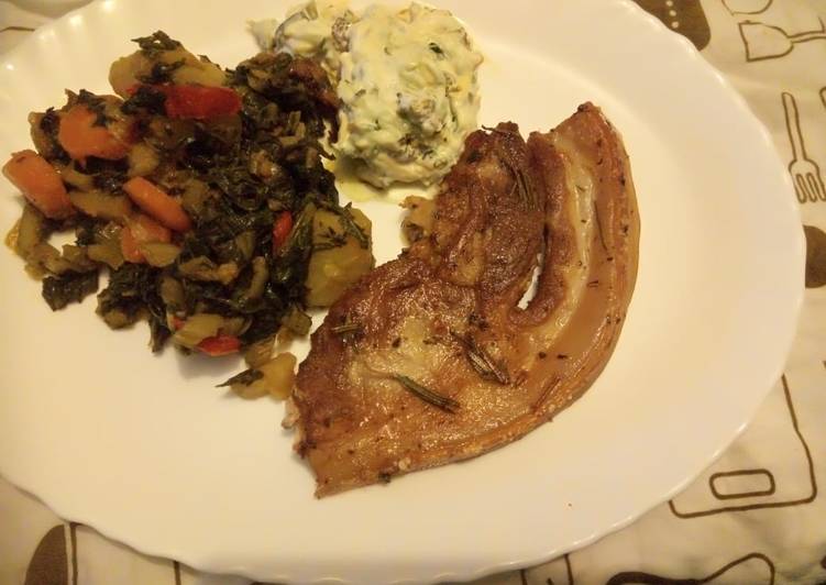 Broccoli &amp;spinach salad with fried pork