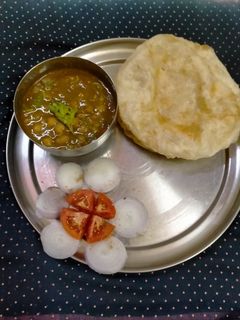 छोले भटूरे (chole bhature recipe in Hindi) रेसिपी मुख्य फोटो