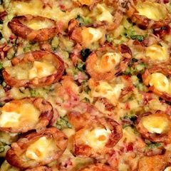 A picture of Mac and Cheese with Potato Skin.
