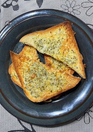 Foto resep Simple Garlic Bread