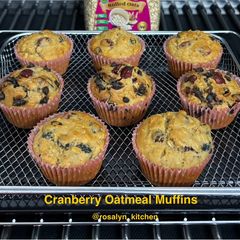 A picture of Cranberry Oatmeal Muffins.