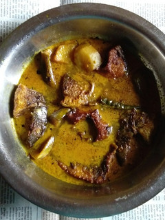 আলু বেগুন দিয়ে মাছের ঝোল(aloo begun diye macher jhol recipe in Bengali) রেসিপির প্রধান ছবি
