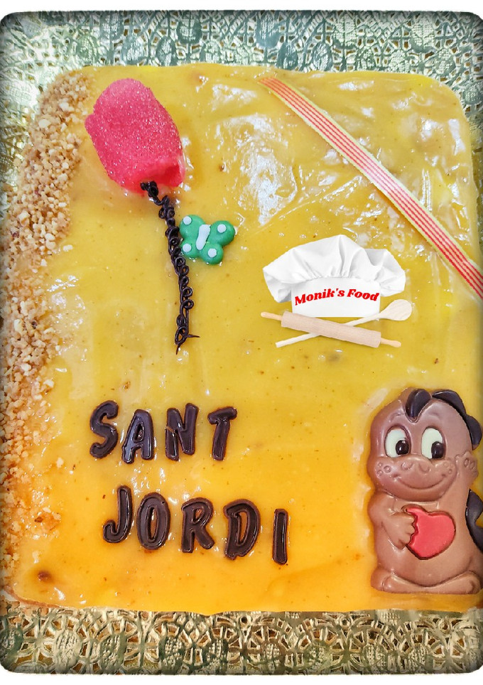 Una foto de Crema de yema para cubrir tartas