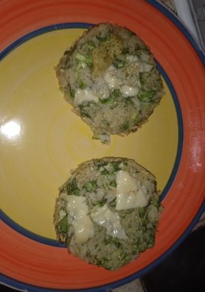 Una foto de Hamburguesa de arroz y lechuga 🌿
