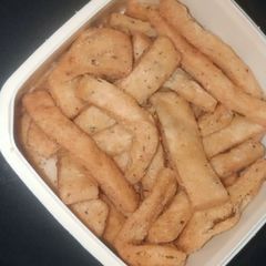 Namak pare A picture of Namak pare.