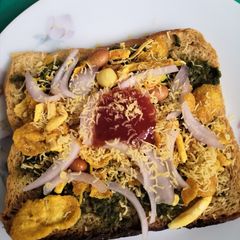 Corn chivda sandwich A picture of Corn chivda sandwich.