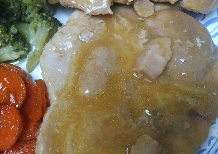 Simple Way to Prepare Homemade Pork Chops in Gravy