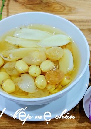 Hình của món Chè sâm hạt sen long nhãn.