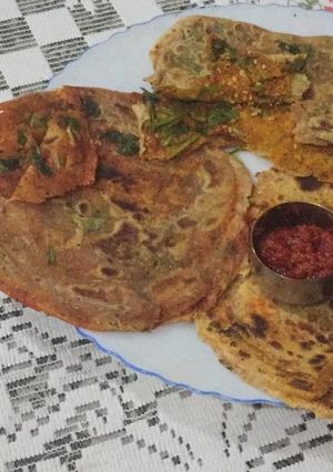 A picture of Masala lachha paratha.