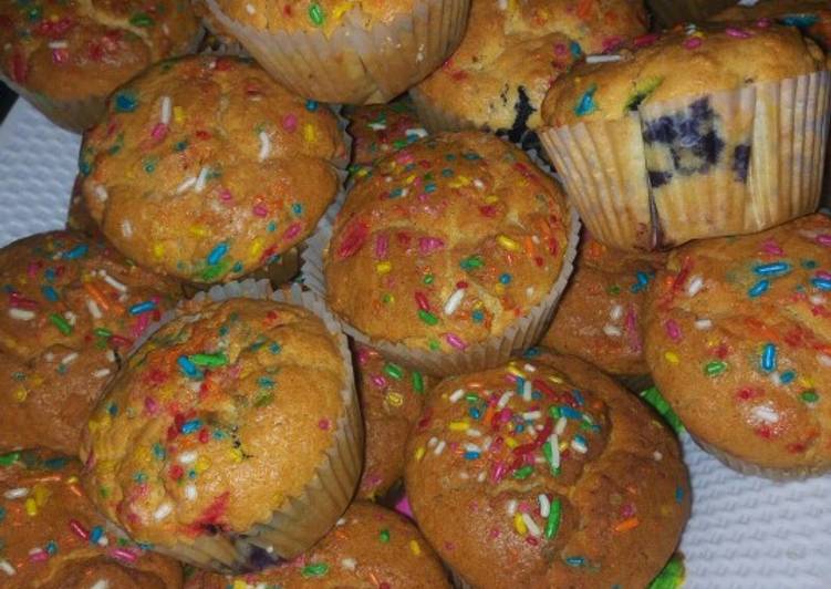 Blueberry cupcakes with vermicelli