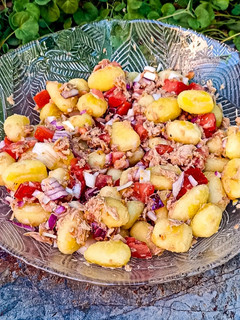 Una foto de Ensalada de ñoquis