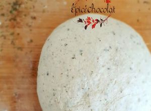 Une photo de Pâte a pizza aux herbes et levain