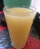 Agua de guayaba con apio