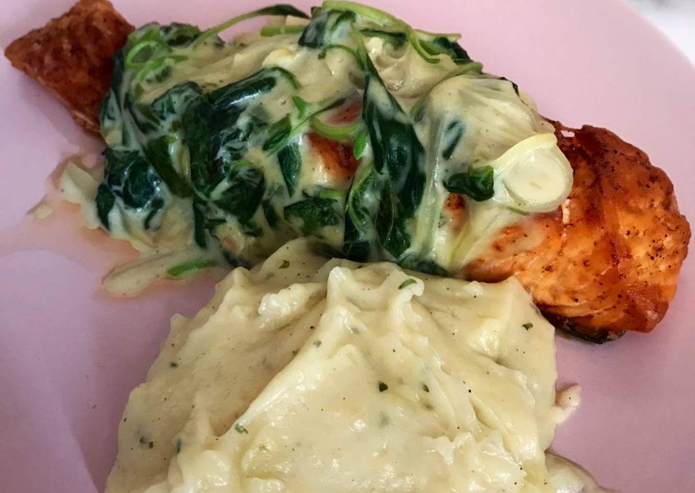 Salmon with creamy spinach sauce and mashed potatoes