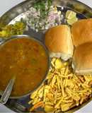 Misal Pav Recipe | Maharastrian Misal Pav Recipe
