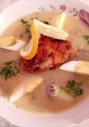 صورة لوصفة شوربة بيضاء بكرات اللحم و الفارميسيل