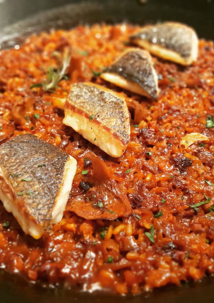 Una foto de Arroz de lubina y rovellons