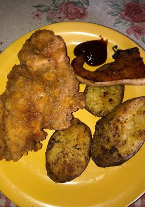 Una foto de Milanesa de pollo con guarnición 👌