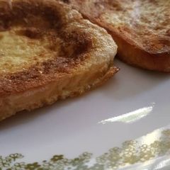 A picture of French toast 🍞.