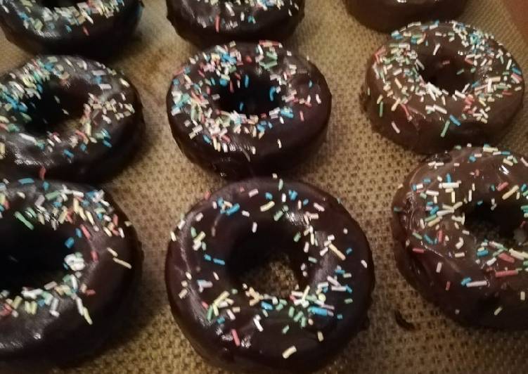 Voici la recette Donuts marbrés et chocolat parfait