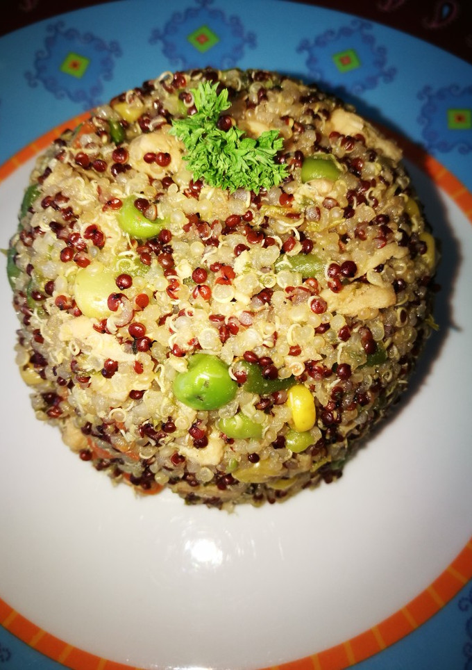 Una foto de Pollo salteado con vegetales y Quinoa mixta!