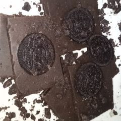 A picture of Oreo slice brownie😋اوریو سلاٸس براٶنی 💝.