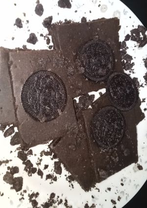 A picture of Oreo slice brownie😋اوریو سلاٸس براٶنی 💝.