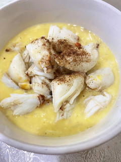 A picture of Egg rice porridge with lump crab meat.