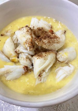 A picture of Egg rice porridge with lump crab meat.