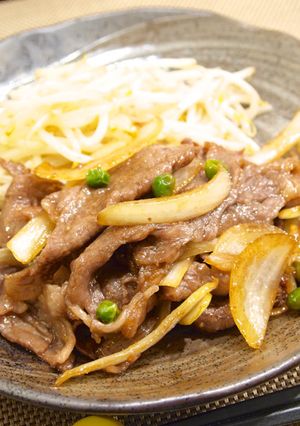 A picture of Sukiyaki-Style Stir-Fried Beef and Onions.