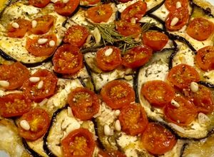 Foto principal de Tarta Tatín de berenjenas y tomatitos