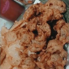 A picture of Aloo pyaz pakora.