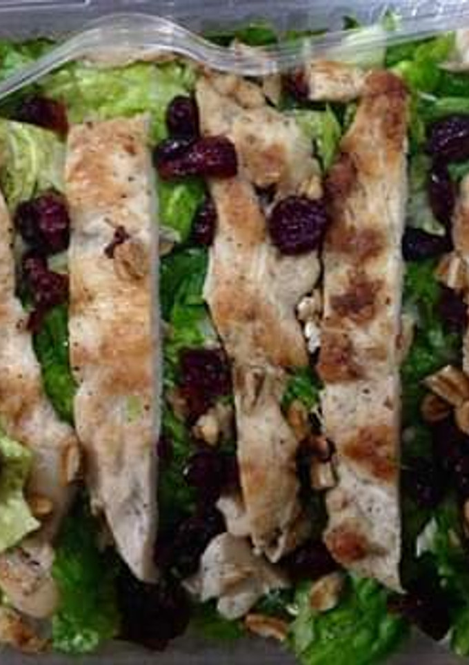 Una foto de Ensalada de arándanos con pollo