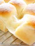 Fluffy Ideal Milk Pull-Apart Bread