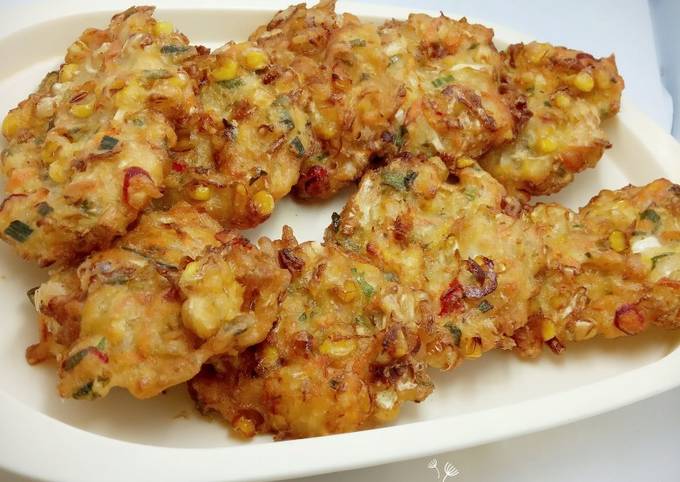Ini dia! Resep membuat Bakwan Jagung feat. Sayur dijamin sempurna