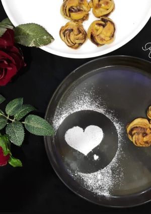 सिनेमन रोल्स (Cinnamon rolls recipe in Hindi) रेसिपी मुख्य फोटो