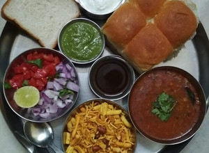 A picture of Misal pav.