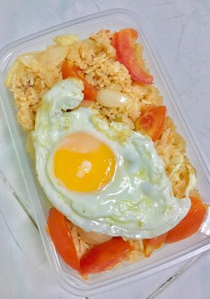 รูปของ ข้าวผัดซอสมะเขือเทศ+ไข่ดาวไม่สุก 🍅🥚