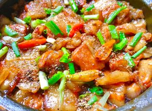 Hình của món Thịt ba chỉ kho tiêu.