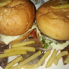 A picture of Cheese Burger.