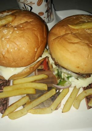 A picture of Cheese Burger.