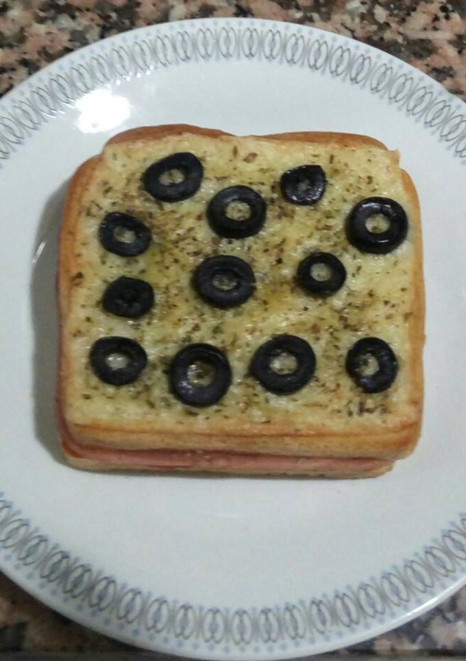 Una foto de Sándwich pizza 😊